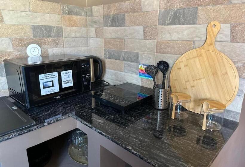 تختخواب و صبحانه N