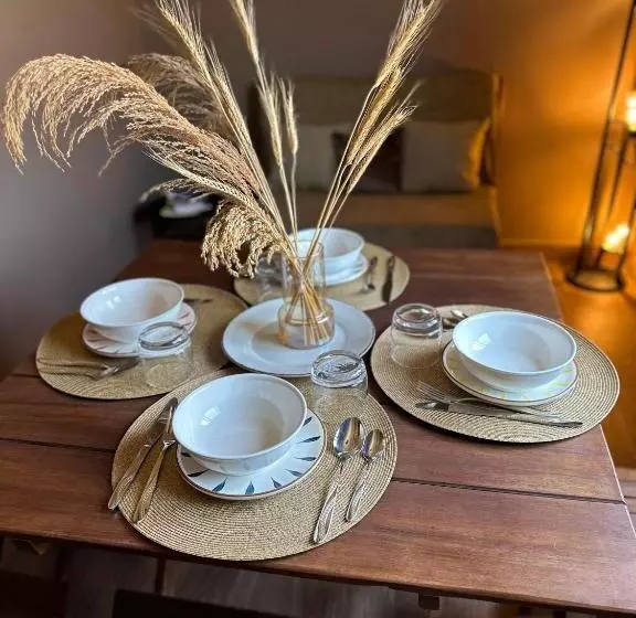 تختخواب و صبحانه N