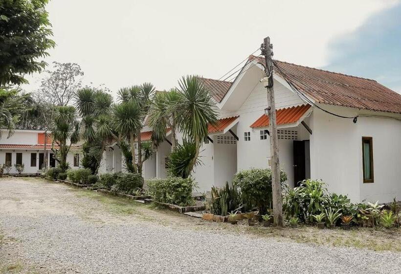 Отель เพลินพฤกษารีสอร์ท