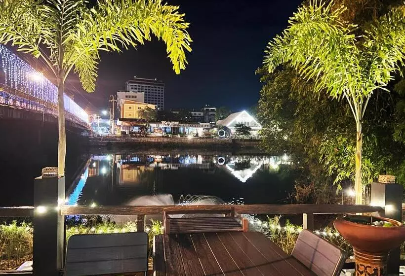 Hotelli Chanmel Riverside