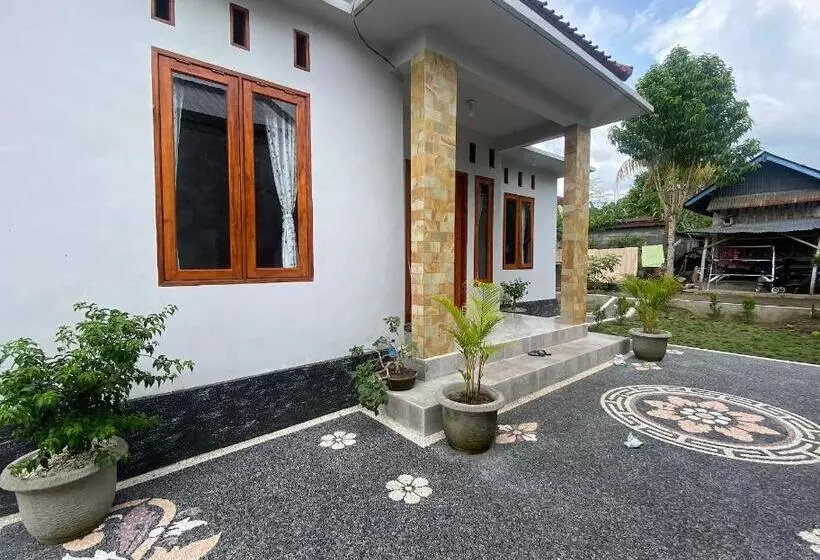 ホテル Spot On 93441 Gians Homestay