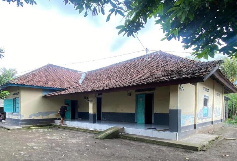 Отель Spot On 93441 Gians Homestay