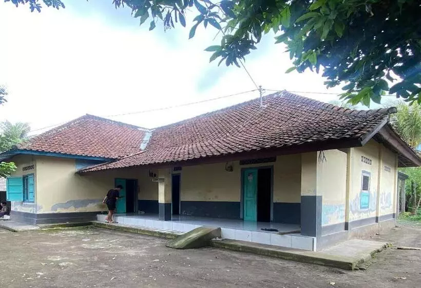 ホテル Spot On 93441 Gians Homestay