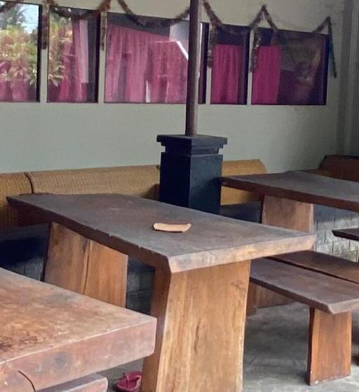 Отель Spot On 93441 Gians Homestay