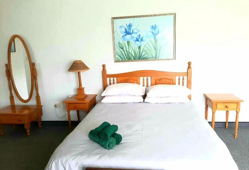 בית מלון כפרי The Oaks