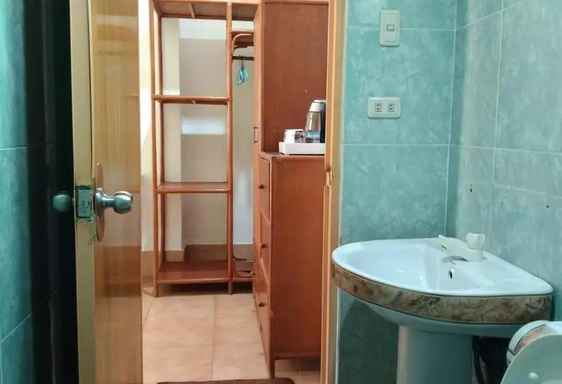 پانسیون Hmc Guesthouse   Malapascua Island Air Conditioned Room #2