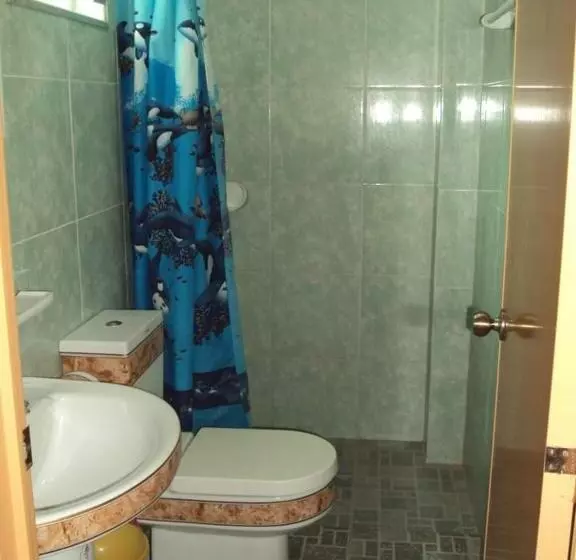 پانسیون Hmc Guesthouse   Malapascua Island Air Conditioned Room #2