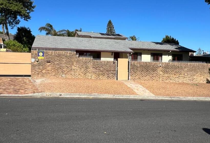 بنسيون Kabana Family Home And Guest House