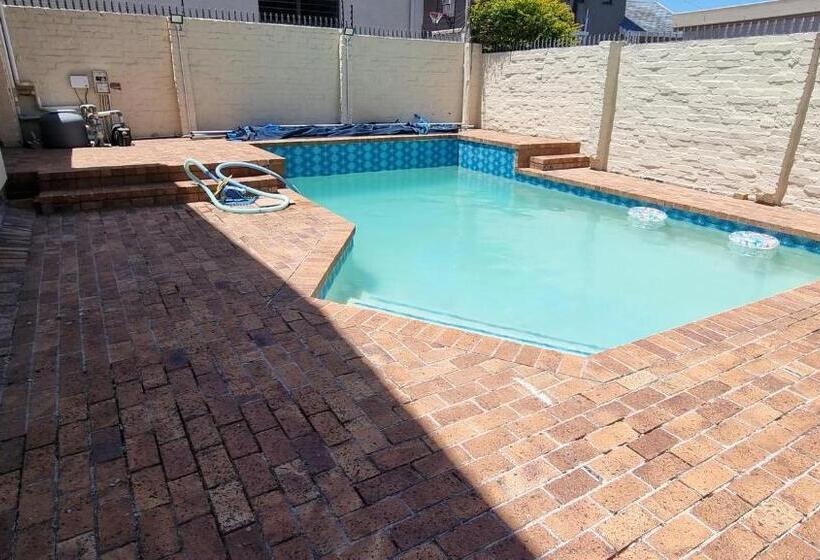 بنسيون Kabana Family Home And Guest House