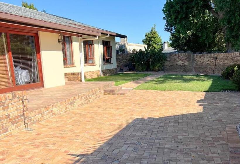 بنسيون Kabana Family Home And Guest House