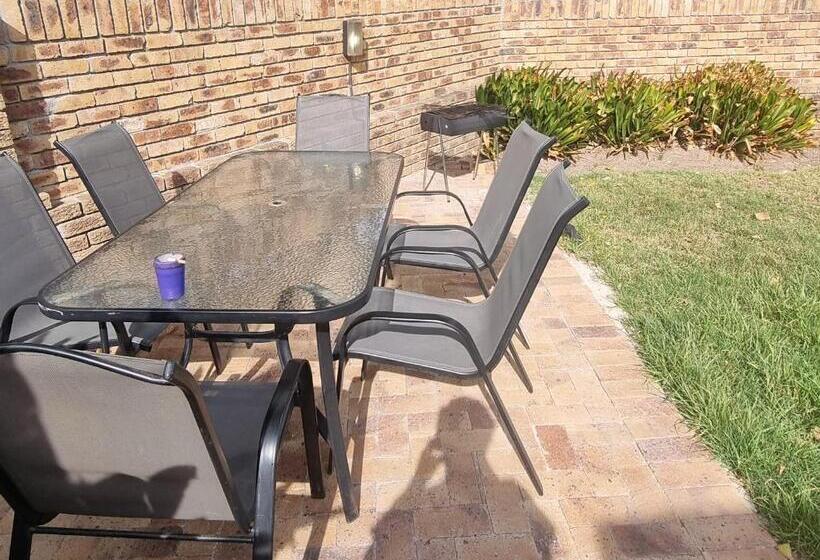 بنسيون Kabana Family Home And Guest House