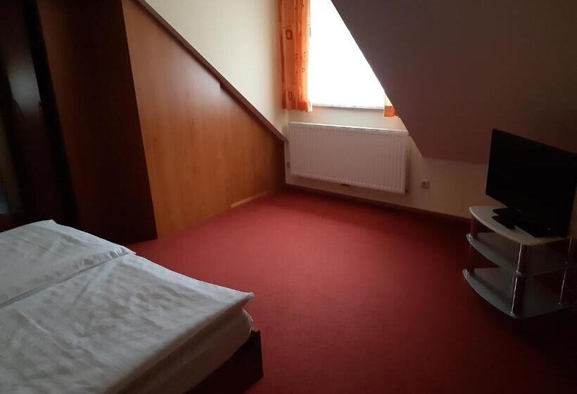 The Lodge Hotel By American Ease Grafenwoehr