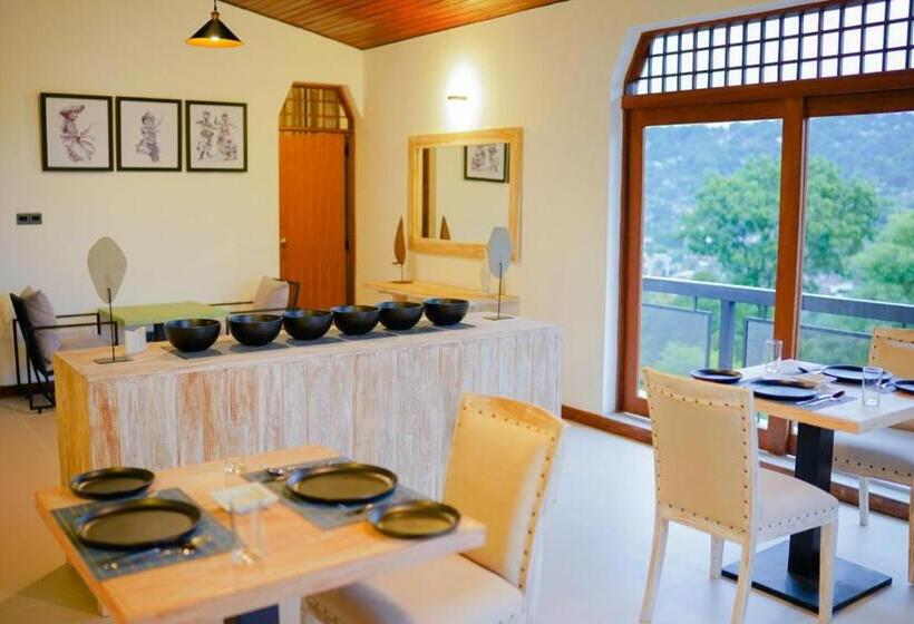 Hotel Chariot Square