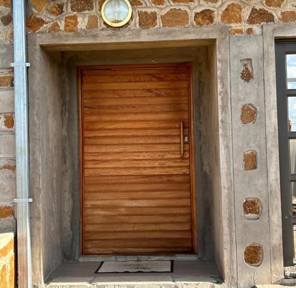 هتل Cozy Farm 3bdrm 8 Km Thababosiu