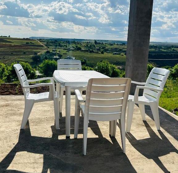 هتل Cozy Farm 3bdrm 8 Km Thababosiu