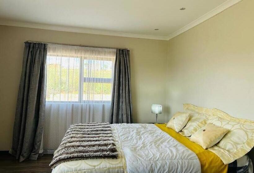 هتل Cozy Farm 3bdrm 8 Km Thababosiu