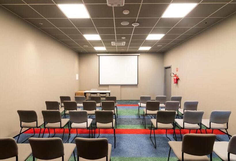 Отель Ibis Tubarão