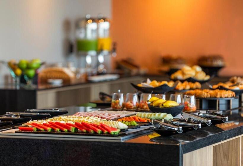 Отель Ibis Tubarão