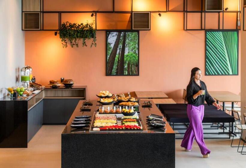 Отель Ibis Tubarão