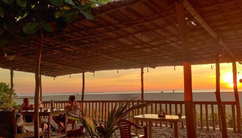 هتل Kenchas Beach Resort