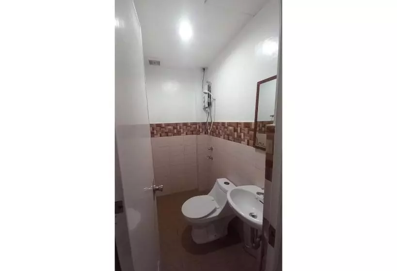Hotelli Oyo 1037 Lendes Tourist Inn Main
