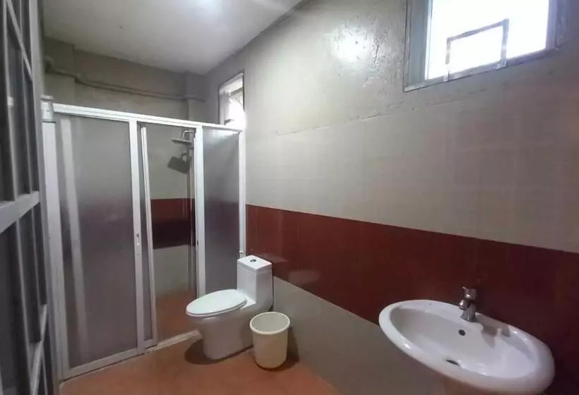 Hotelli Oyo 1037 Lendes Tourist Inn Main