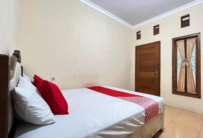 Hotelli Oyo 93422 Villa Tirto