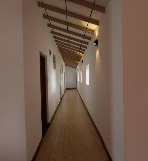 בית מלון כפרי Seasons