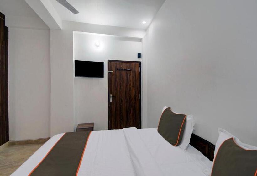 Oyo 82094 Hotel Saras Inn