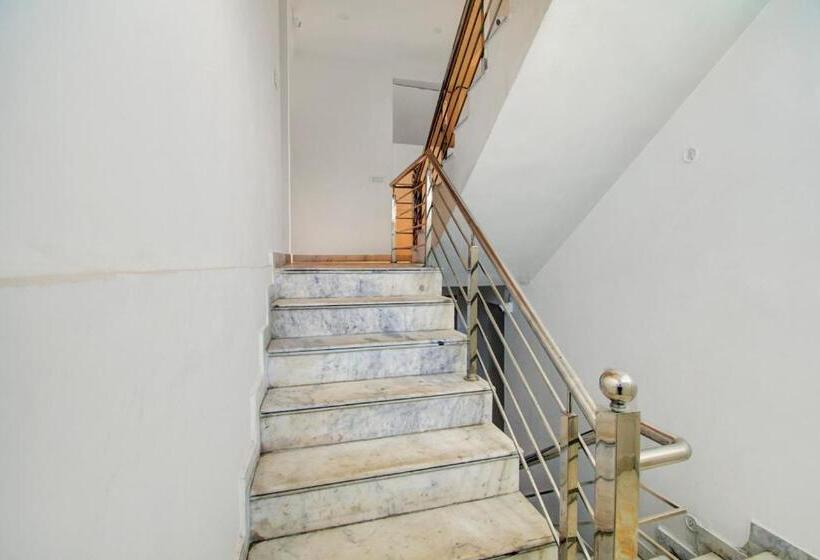 Oyo 82094 Hotel Saras Inn