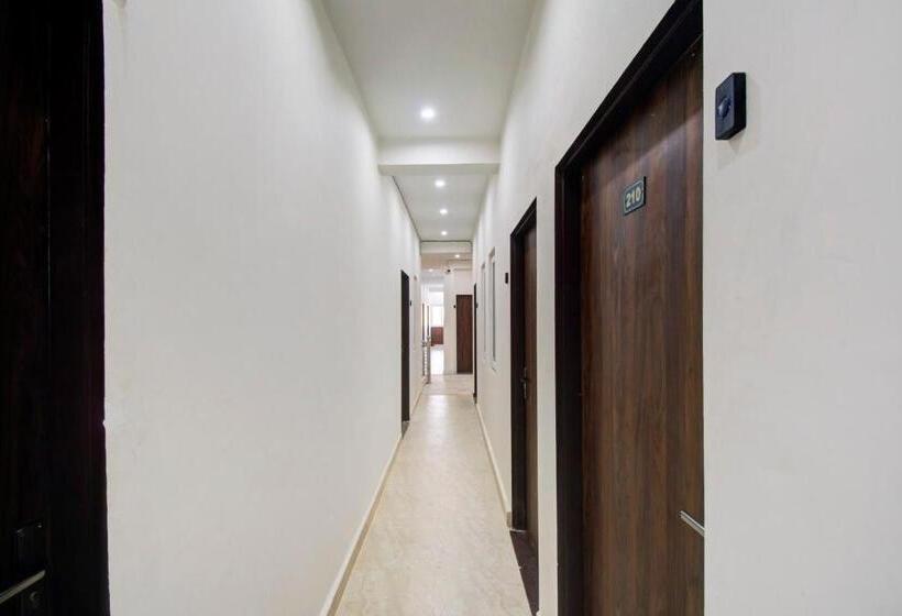 Oyo 82094 Hotel Saras Inn