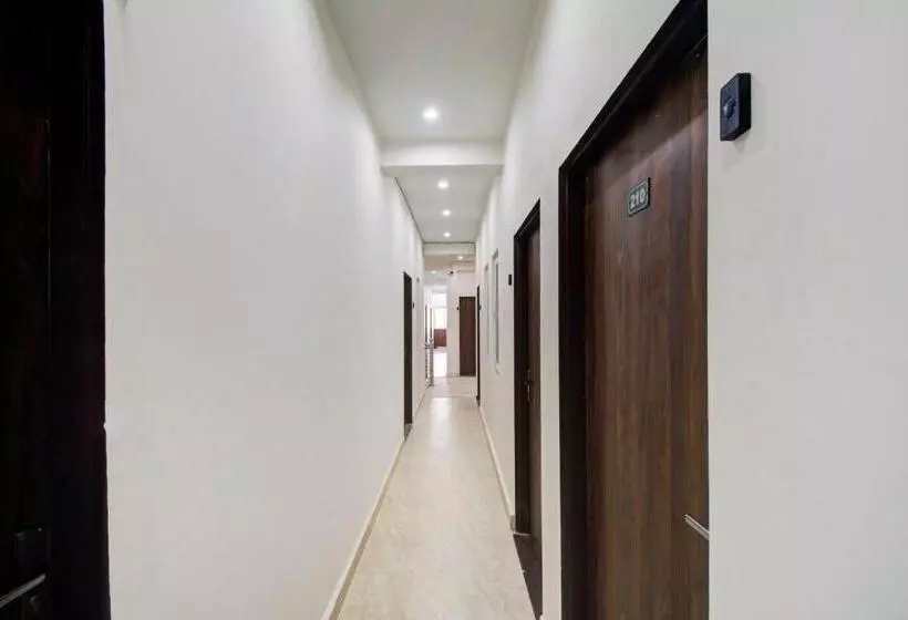 Oyo 82094 Hotel Saras Inn