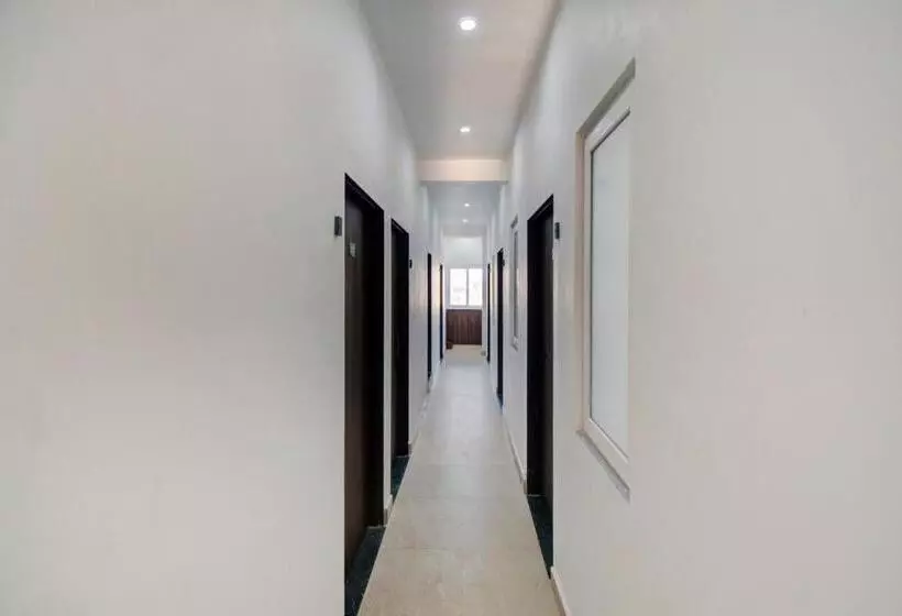 Oyo 82094 Hotel Saras Inn