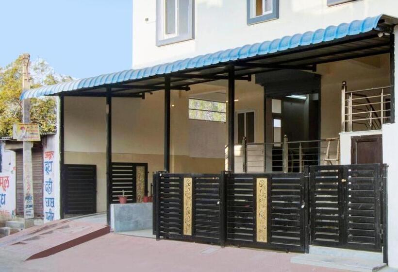 Oyo 82094 Hotel Saras Inn