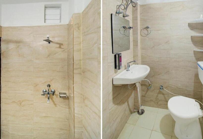 Oyo 82094 Hotel Saras Inn