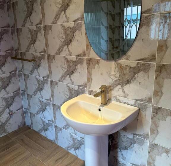 Pension D Barfi Guesthouse, Excellent Location