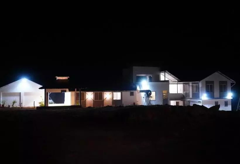 リゾートホテル Nirved Retreat   A Backwater Forest Stay