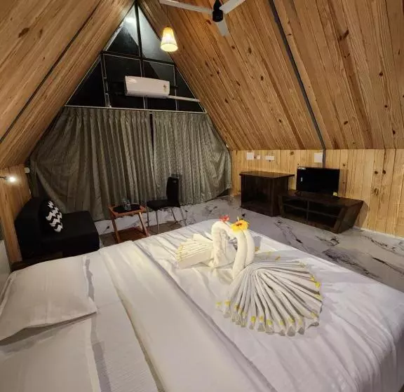 リゾートホテル Nirved Retreat   A Backwater Forest Stay