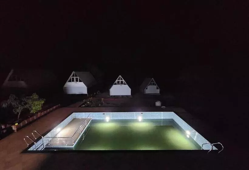 リゾートホテル Nirved Retreat   A Backwater Forest Stay