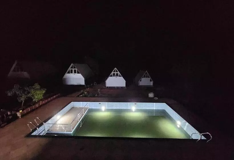 リゾートホテル Nirved Retreat   A Backwater Forest Stay