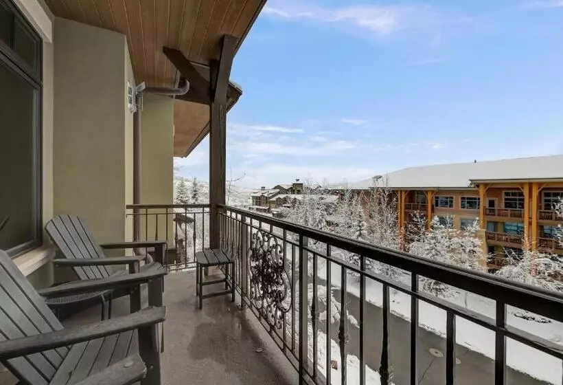 Vintage On The Strand By All Seasons Resort Lodging