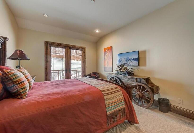 Vintage On The Strand By All Seasons Resort Lodging