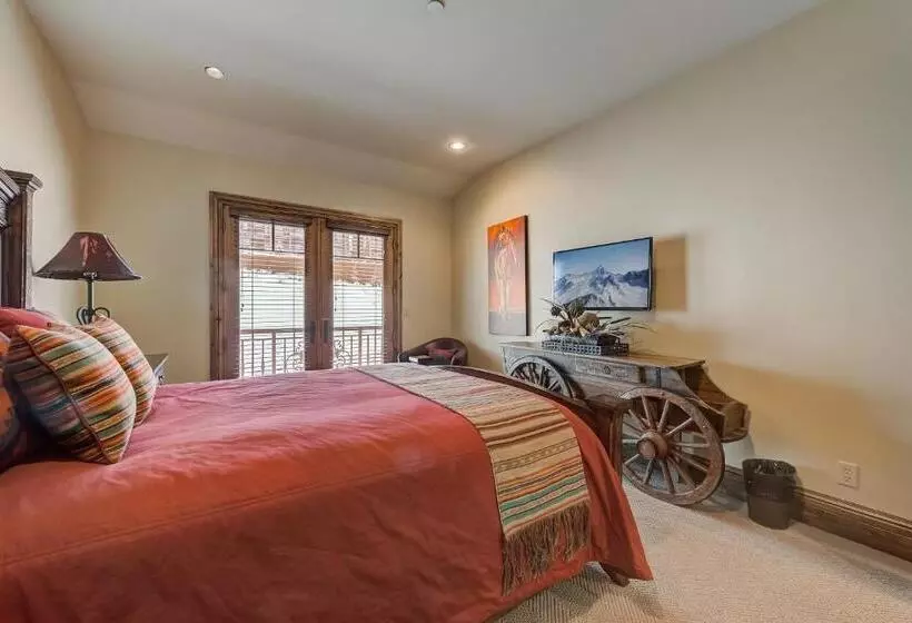 Vintage On The Strand By All Seasons Resort Lodging
