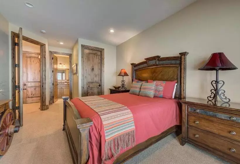 Vintage On The Strand By All Seasons Resort Lodging