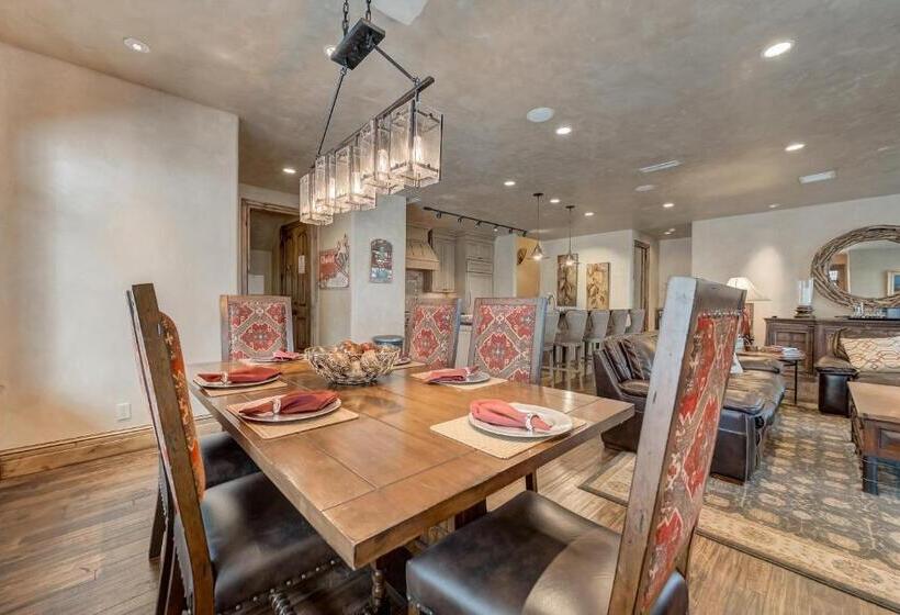 Vintage On The Strand By All Seasons Resort Lodging