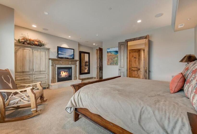 Vintage On The Strand By All Seasons Resort Lodging