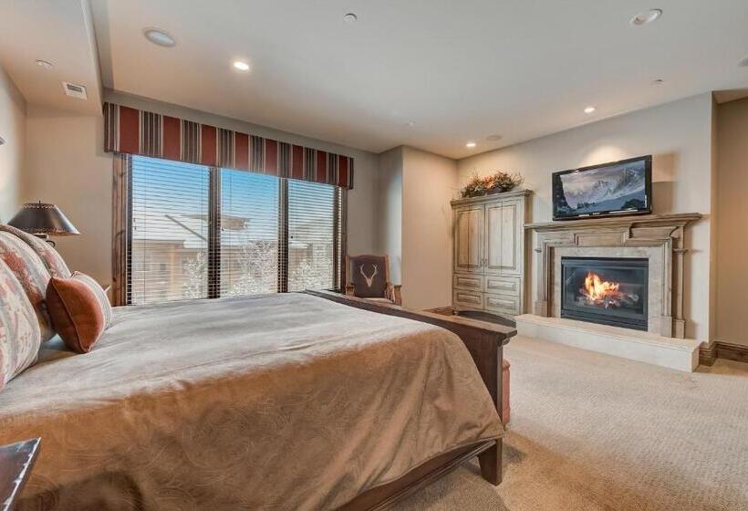 Vintage On The Strand By All Seasons Resort Lodging