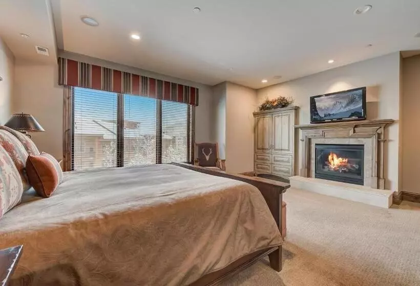 Vintage On The Strand By All Seasons Resort Lodging