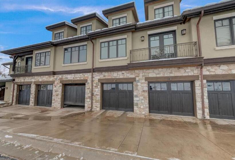 Vintage On The Strand By All Seasons Resort Lodging