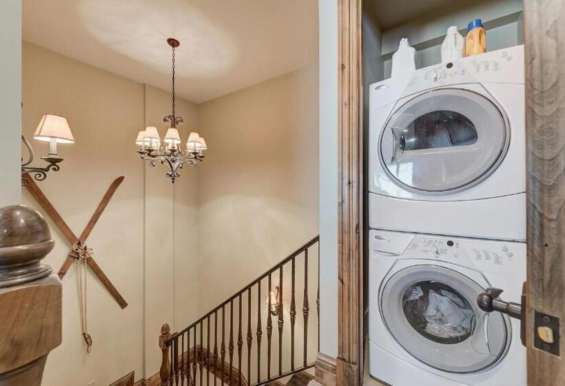 Vintage On The Strand By All Seasons Resort Lodging